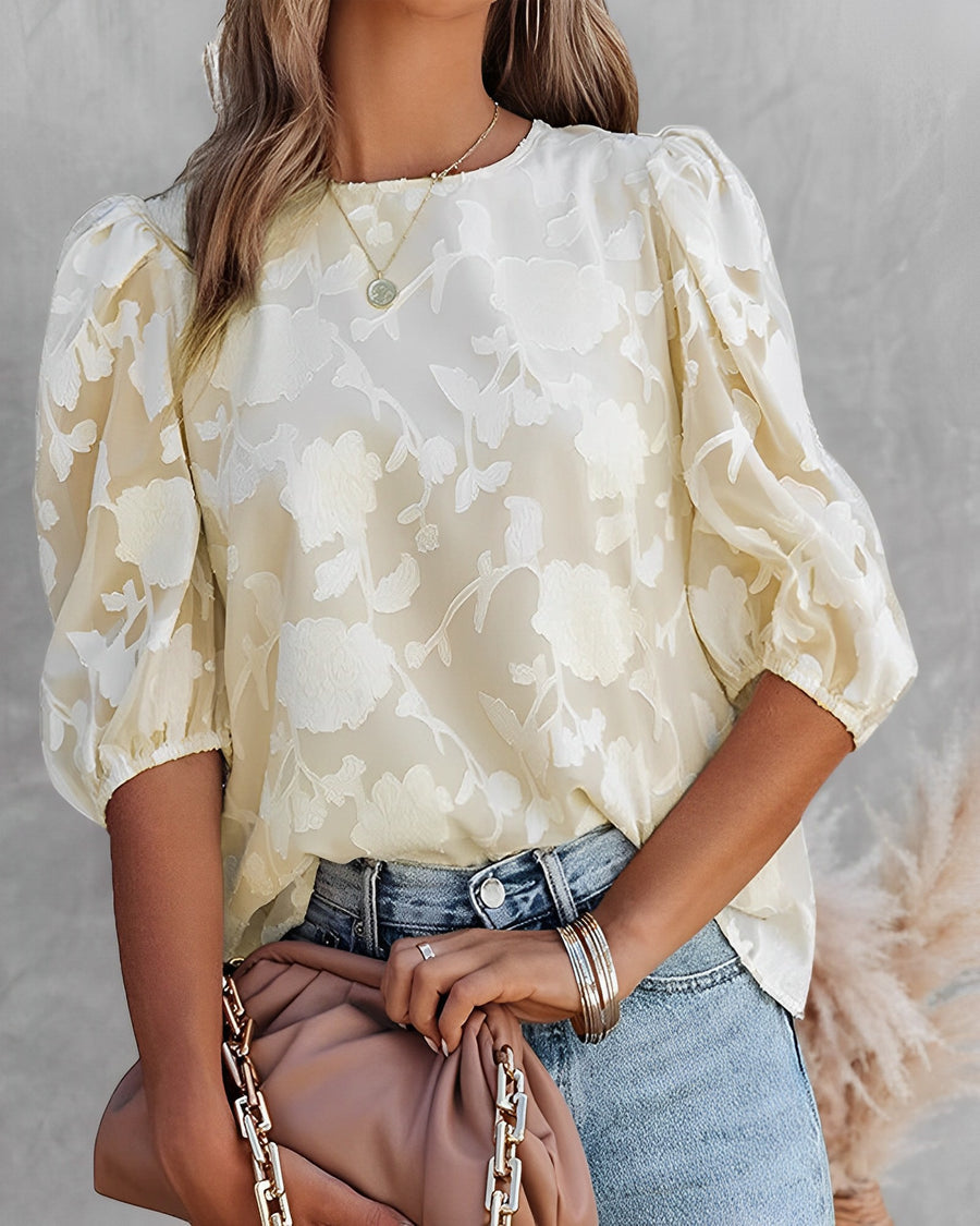 Stilla | Elegant blomsterbluse med puffærmer