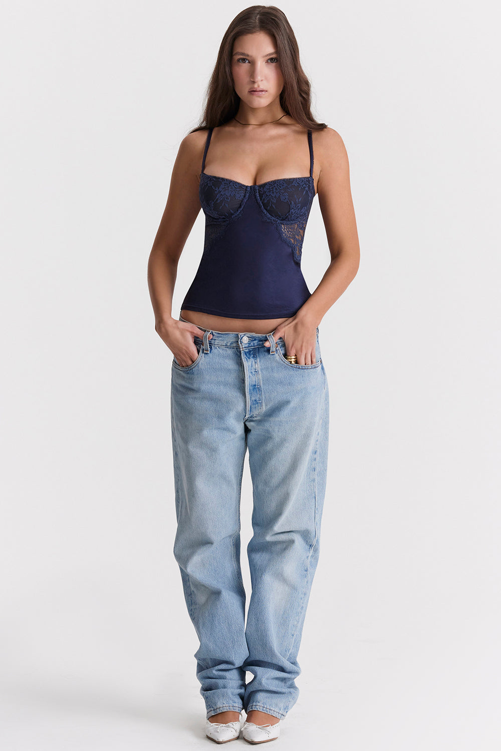 Stilla | Marineblå Satin Og Blonde Cami Top