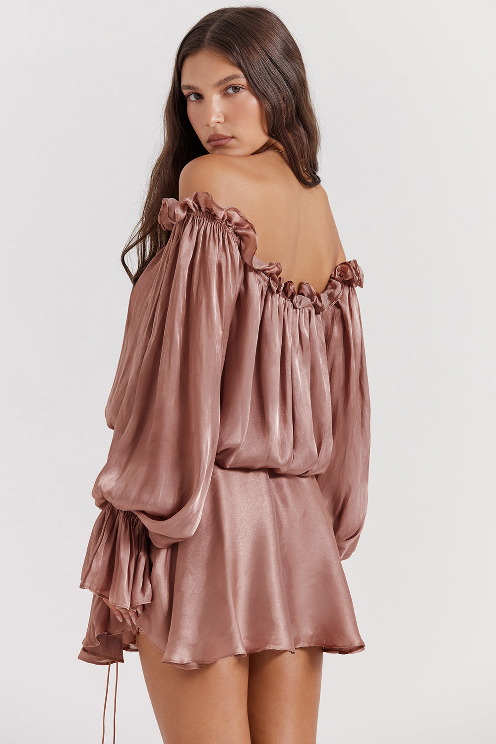 Stilla | Off Shoulder Kjole Med Hasselnød