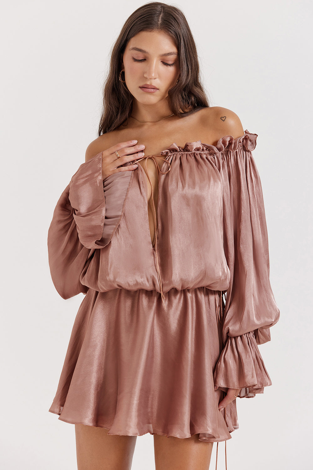 Stilla | Off Shoulder Kjole Med Hasselnød