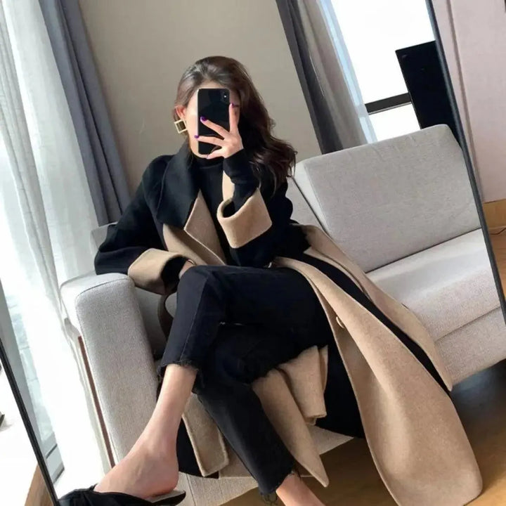 Stilla | Stilfuld Dame Uld Patchwork Trenchcoat