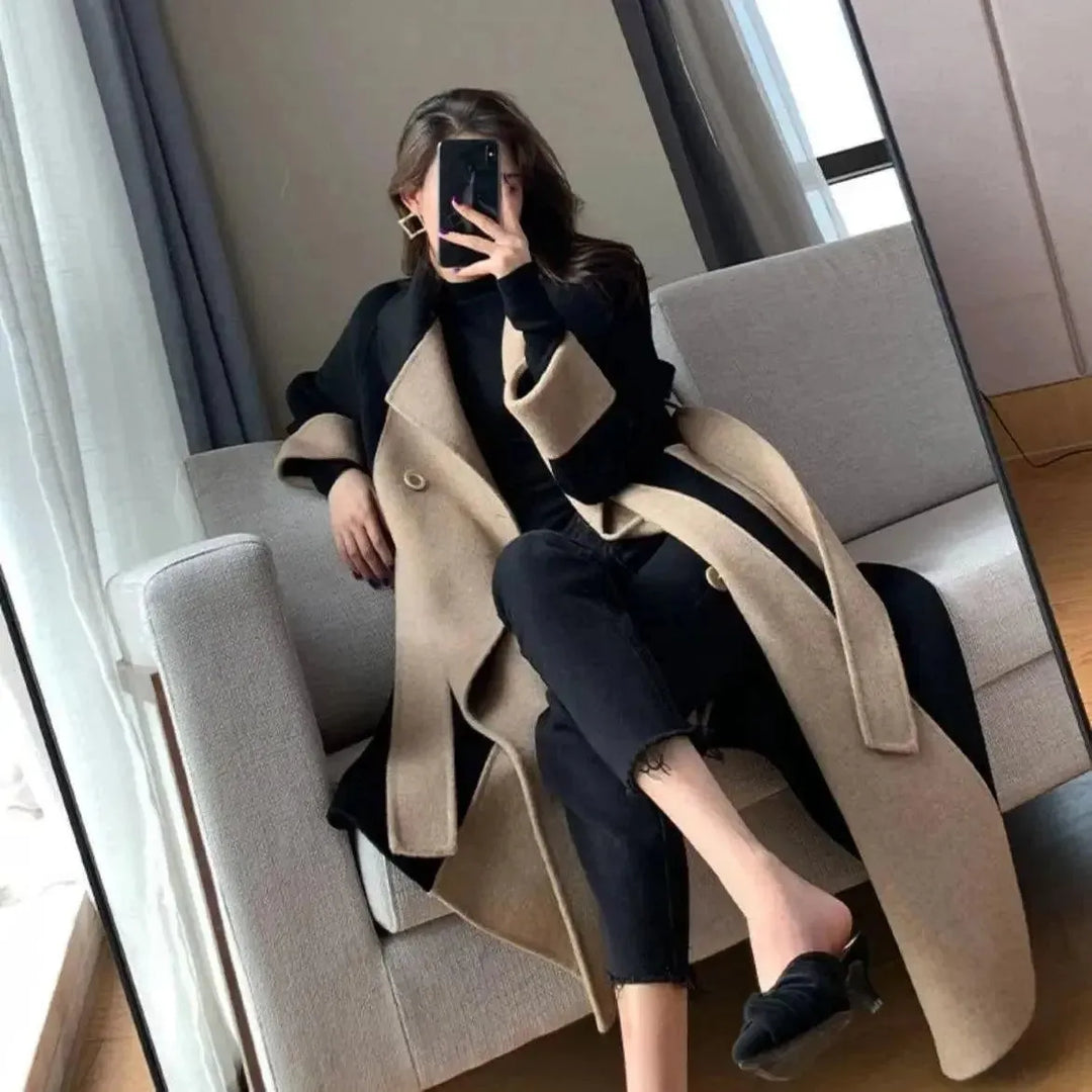 Stilla | Stilfuld Dame Uld Patchwork Trenchcoat