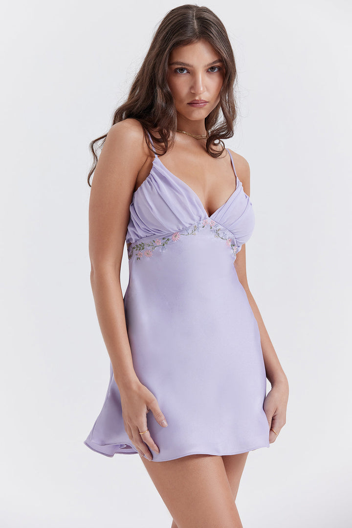 Stilla | Broderet Lavendel Mini Kjole