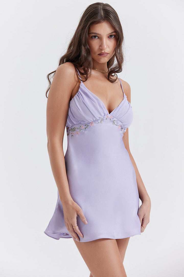 Stilla | Broderet Lavendel Mini Kjole