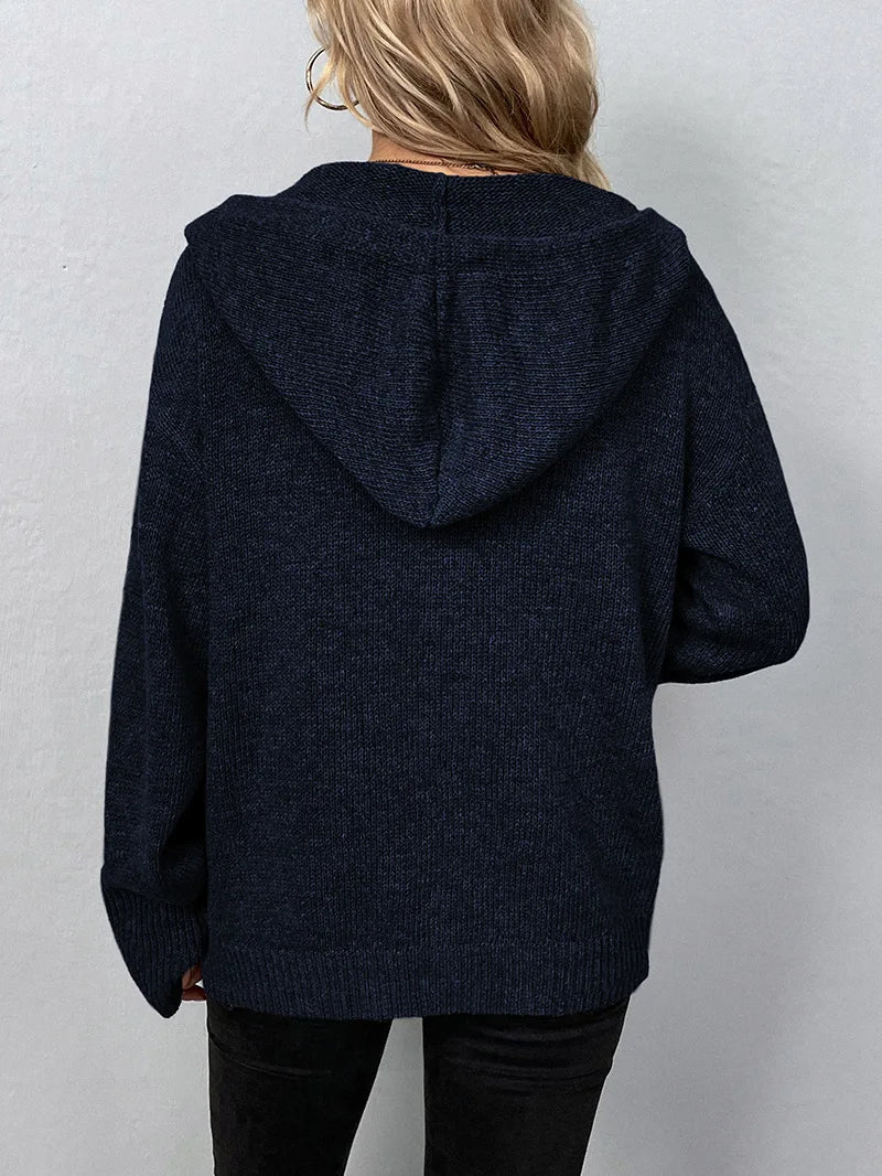 Stilla | Behagelig og Elegant Dame Hoodie med Dekorative Knapper