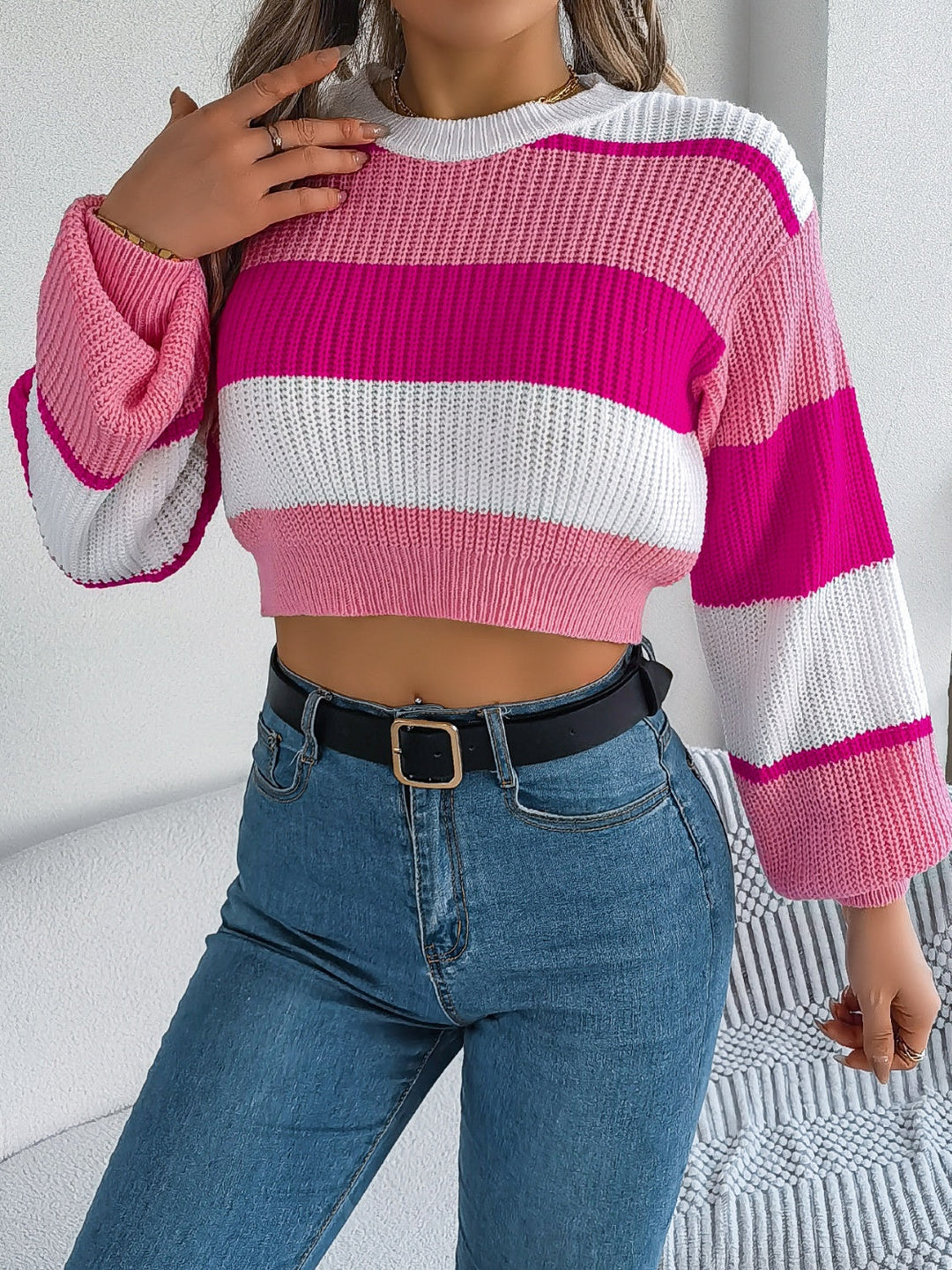 Stilla | Kort sweater med rund halsudskæring farveblok