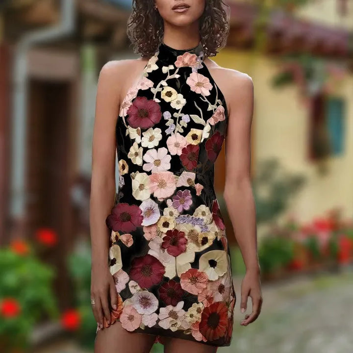 Stilla | Figurtilpasset kjole med Åben Ryg og Floral Broderi