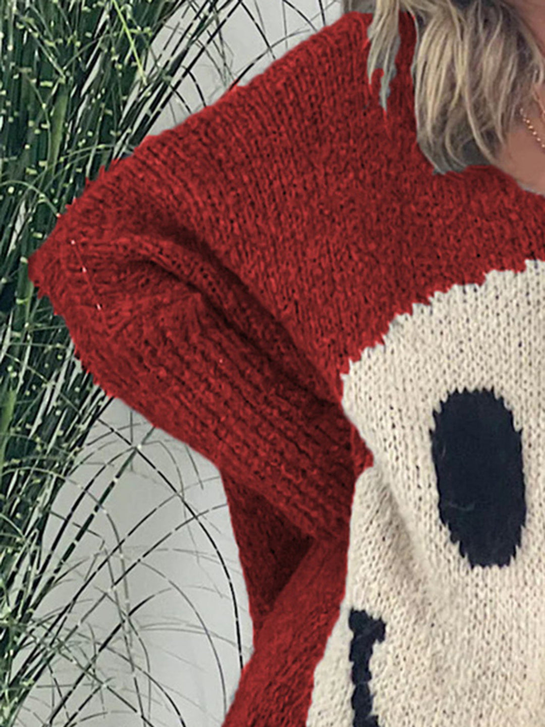 Stilla | Pullover med lange ærmer med et smilende ansigt og V-udskæring