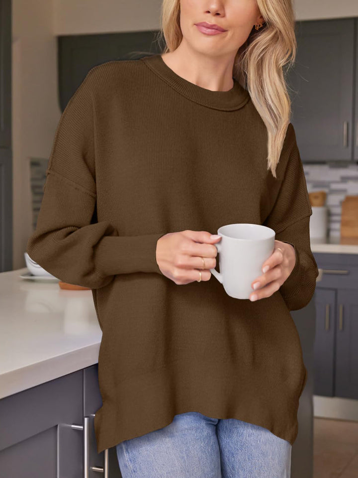 Stilla | Rundhals Pullover med Slids og Faldende Skuldre
