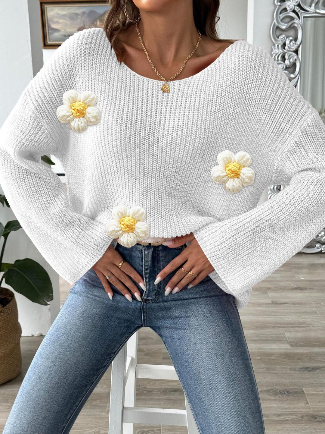 Stilla | Pullover med lange ærmer og rundt blomsterudskæring