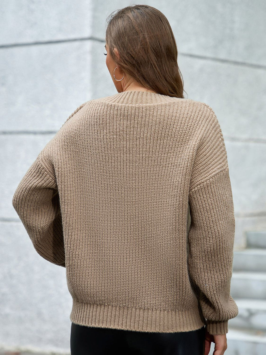 Stilla | Pullover med lange ærmer, V-udskæring og faldende skuldre