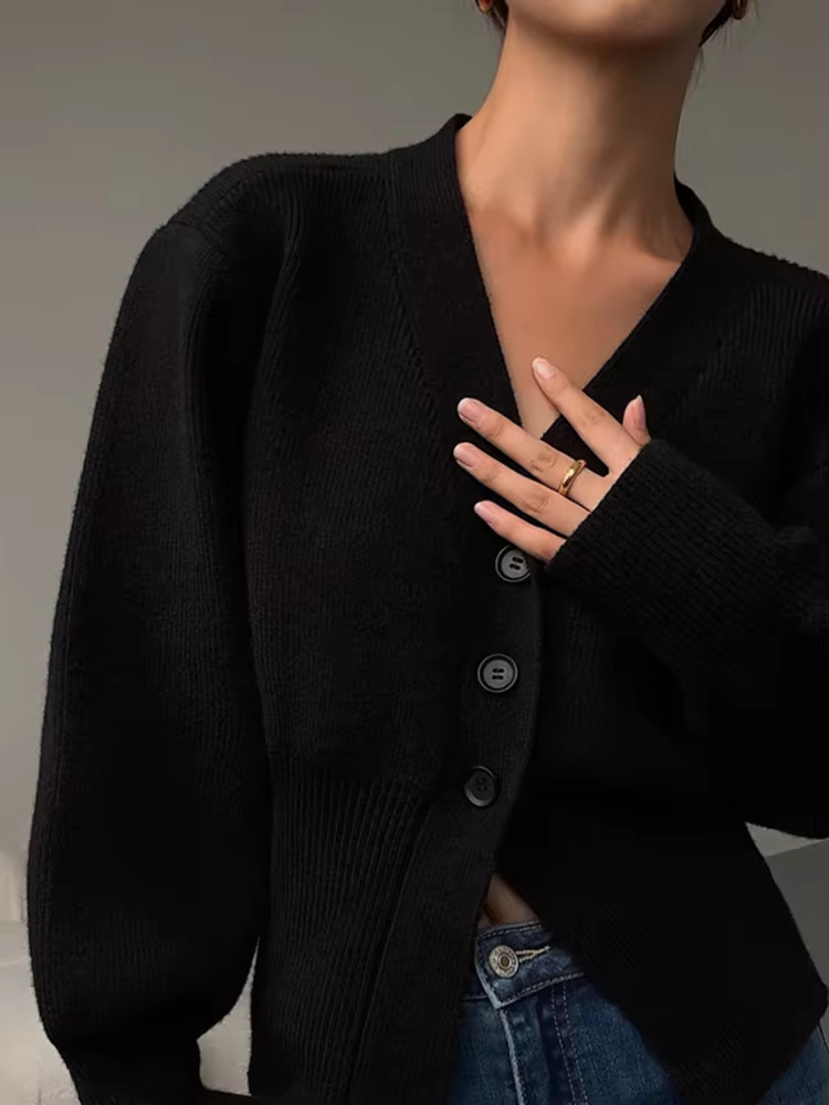 Stilla | V-Udskæring Strikcardigan med Knapper