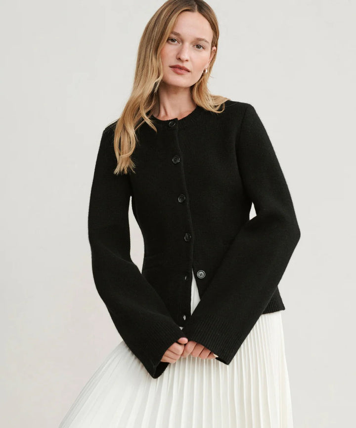 Stilla | Elegant Uldstrikjakke Med Knaplukning