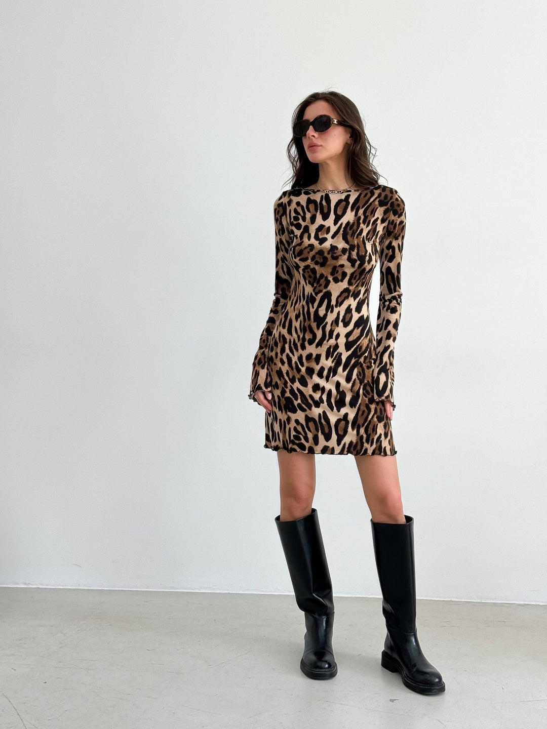 Stilla | Mini kjole rygfri med leopardmønster