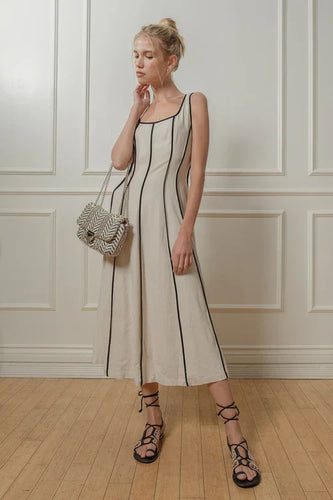 Stilla | Beige Midikjole Med Striber