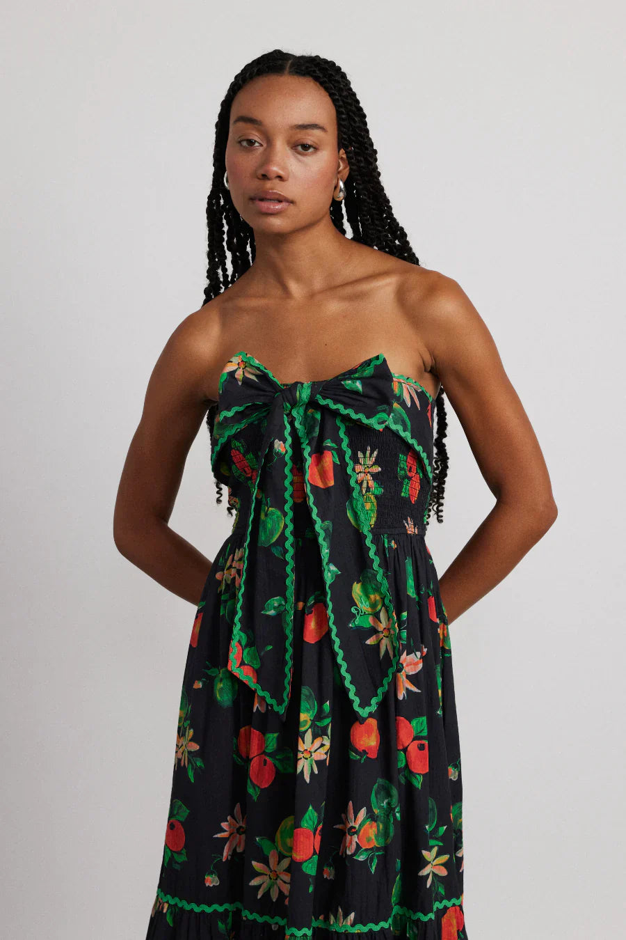 Stilla | Apple Print Midikjole Sort