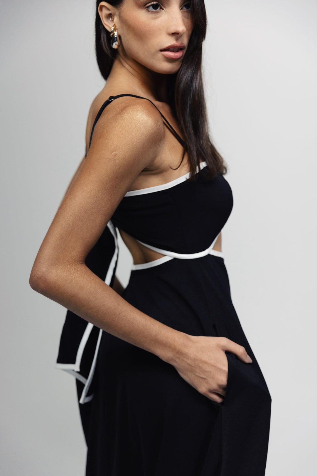 Stilla | Back Bow Maxi Kjole Sort