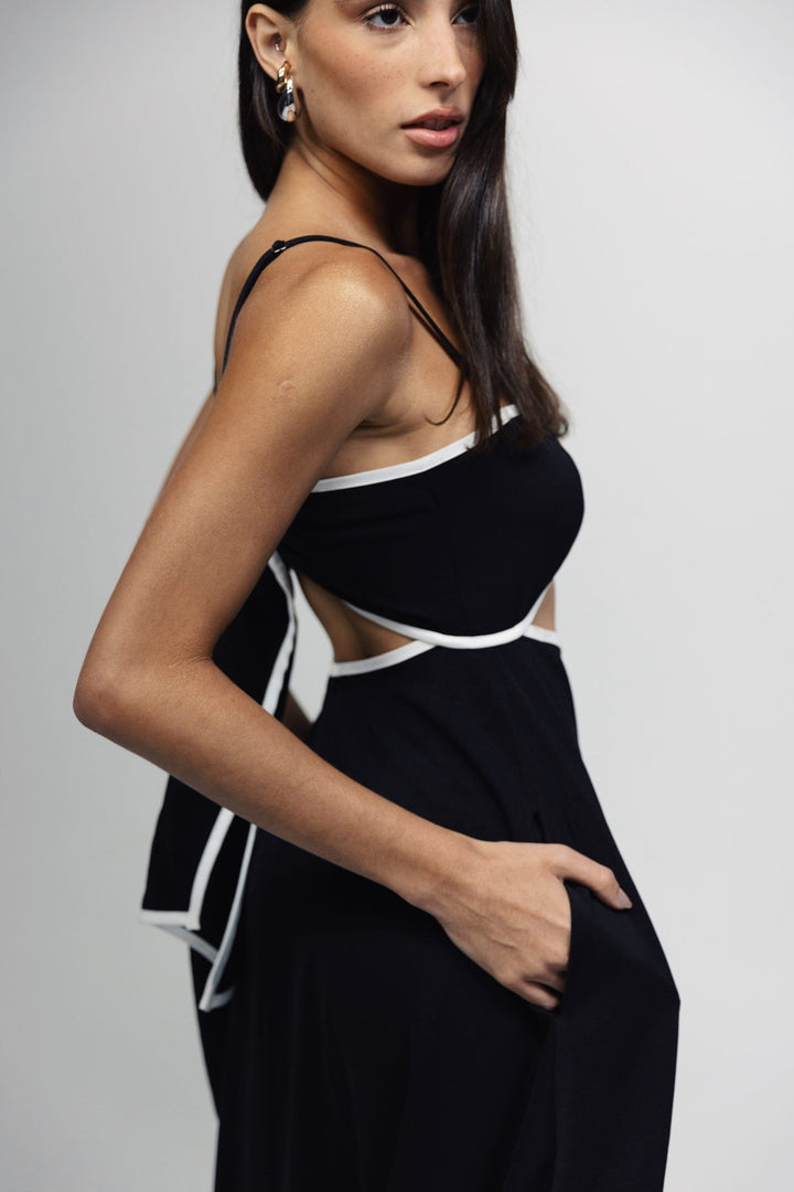 Stilla | Back Bow Maxi Kjole Sort