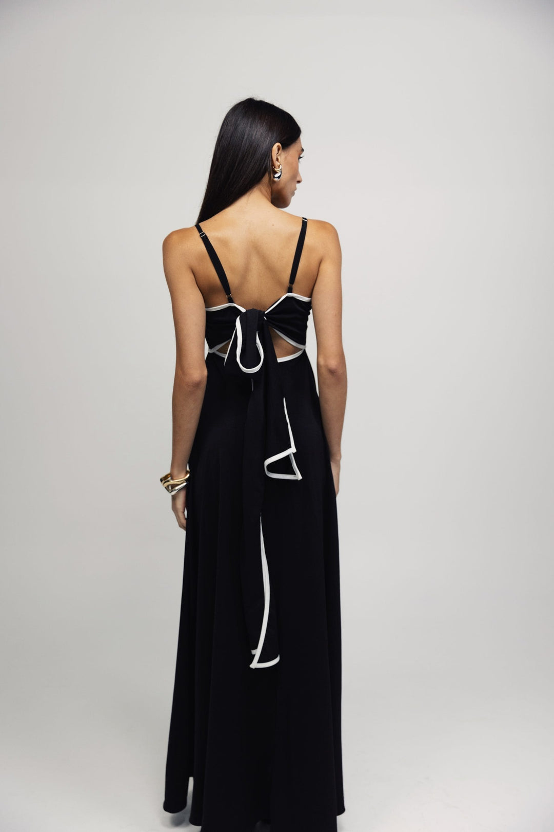 Stilla | Back Bow Maxi Kjole Sort