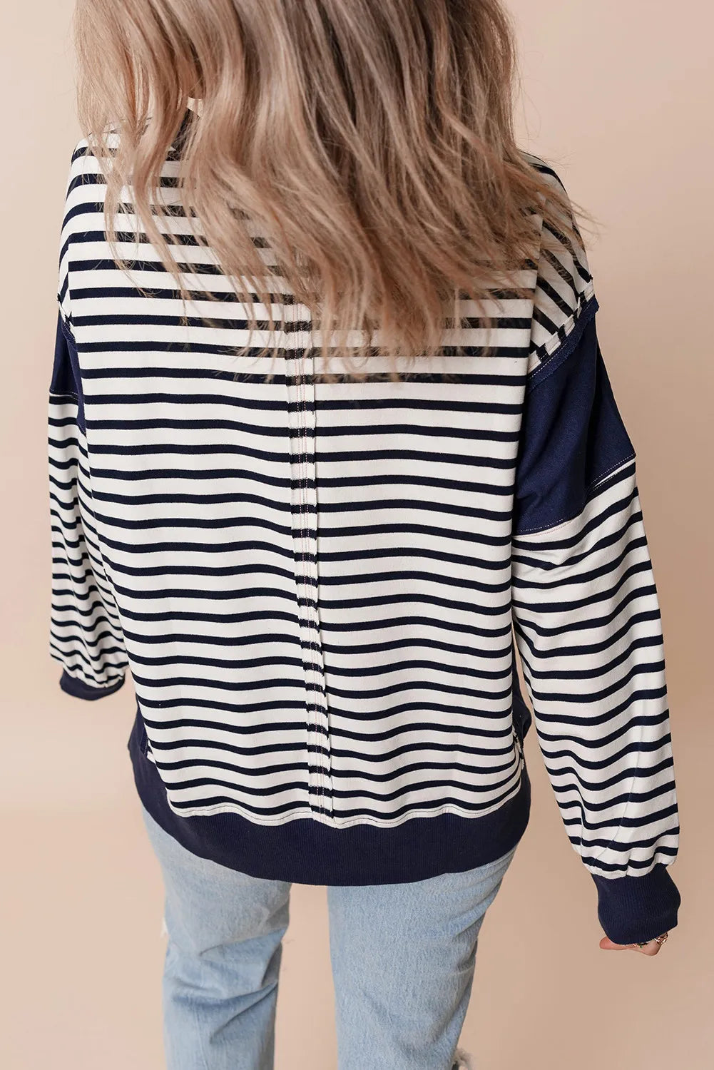 Stilla | Sweatshirt med stribet rund halsudskæring og lange ærmer