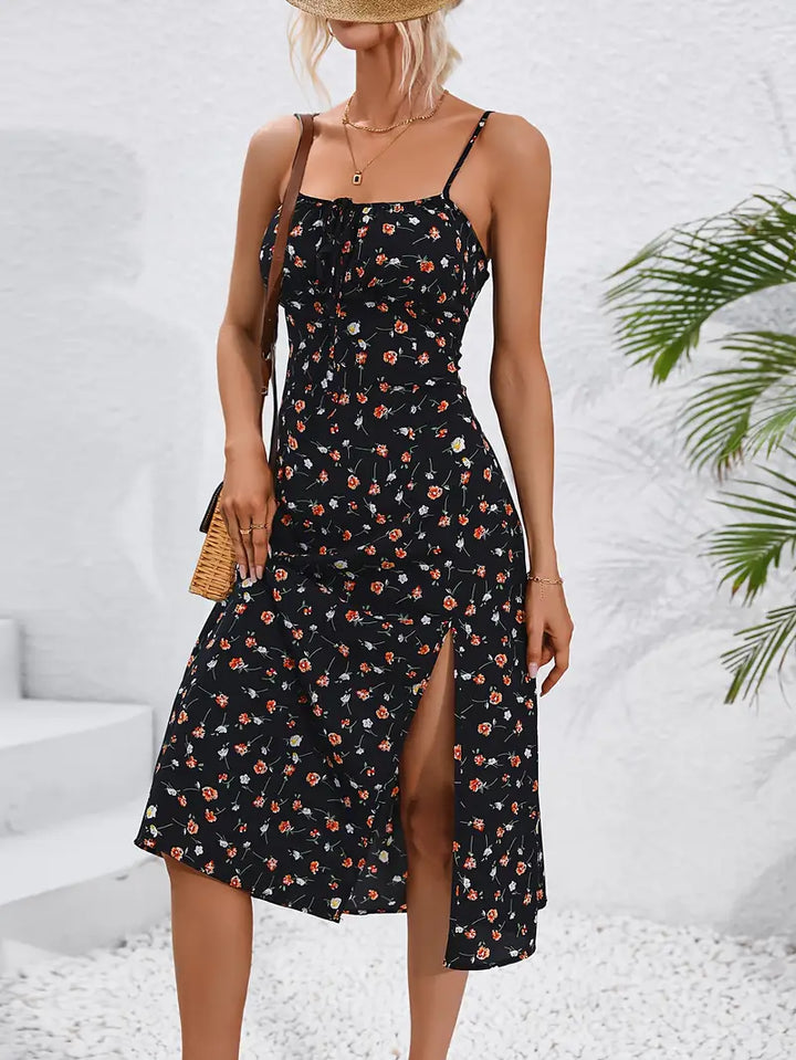 Stilla | Sort Sommer Maxi Kjole Med Elegant Slids Og Spaghetti Stropper