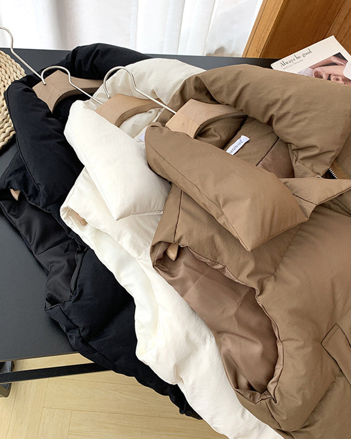 Stilla | Ensfarvet ærmeløs quilted jakke med lynlåslomme