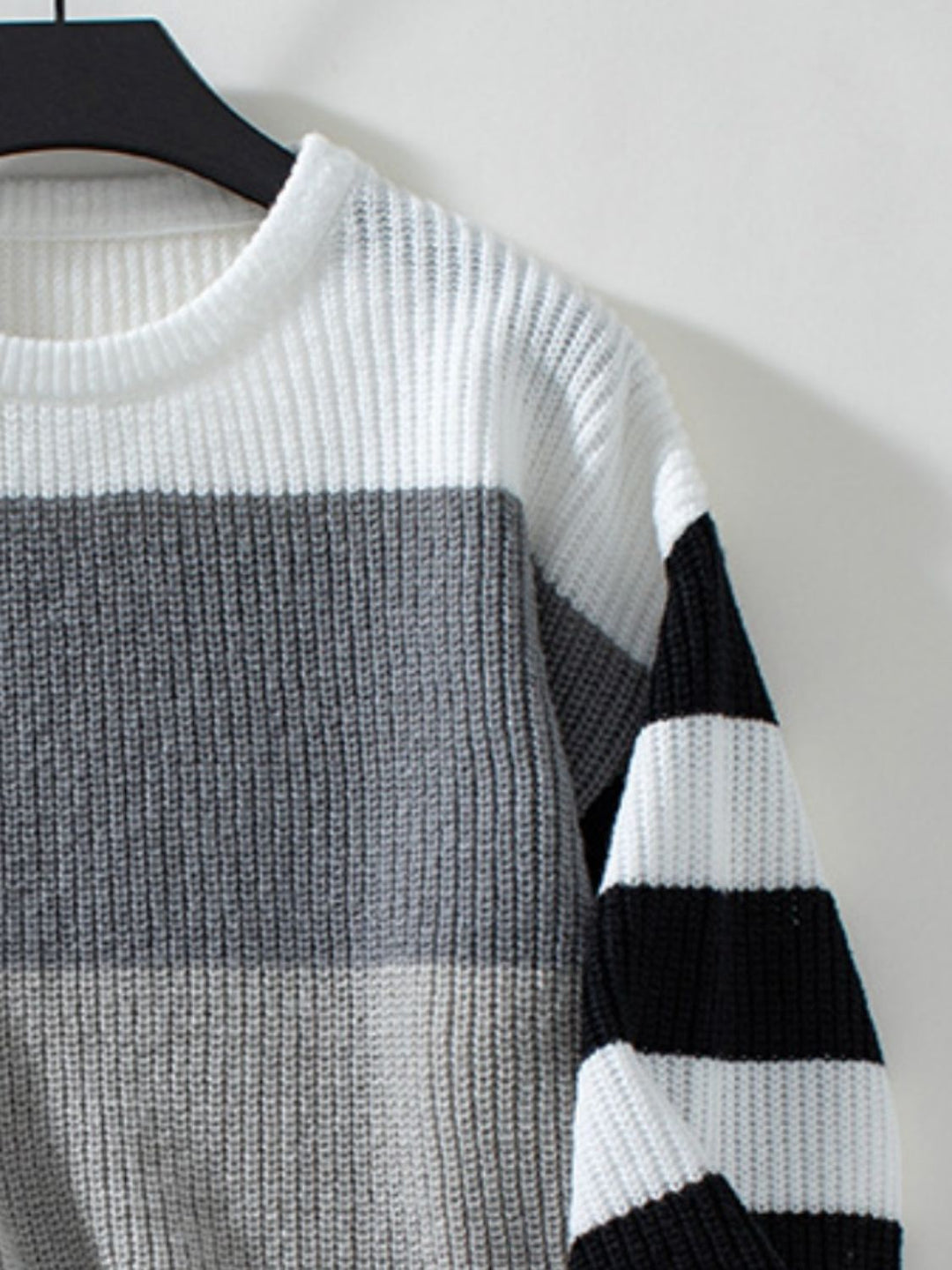 Stilla | Farveblokkede sweater med rund halsudskæring og lange ærmer