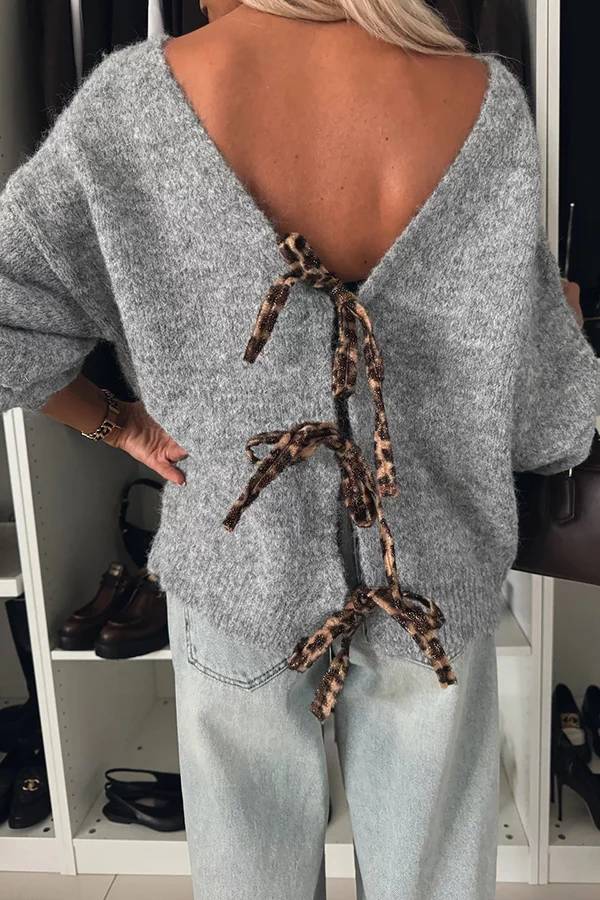 Stilla | Strikpullover med trendy kvaster, leopardmønster og bindebånd