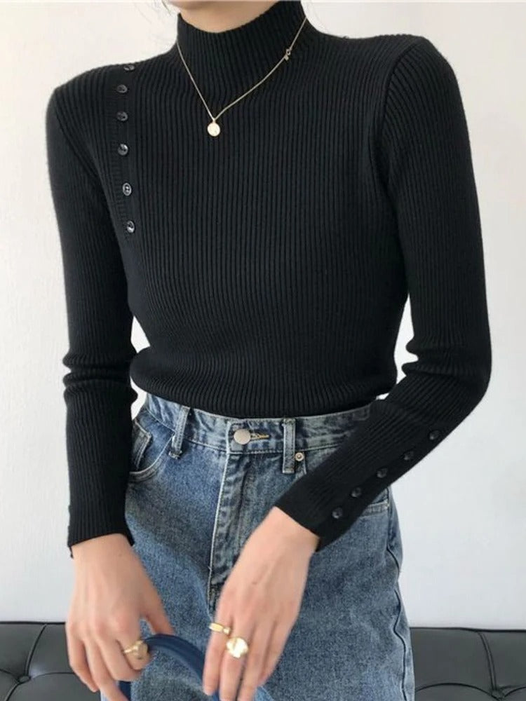 Stilla | Elegant sweater med pyntknapper og ståkrave