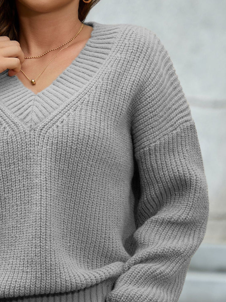 Stilla | Pullover med lange ærmer, V-udskæring og faldende skuldre