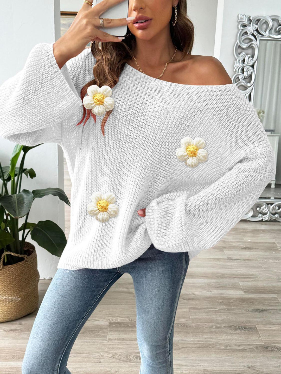 Stilla | Pullover med lange ærmer og rundt blomsterudskæring