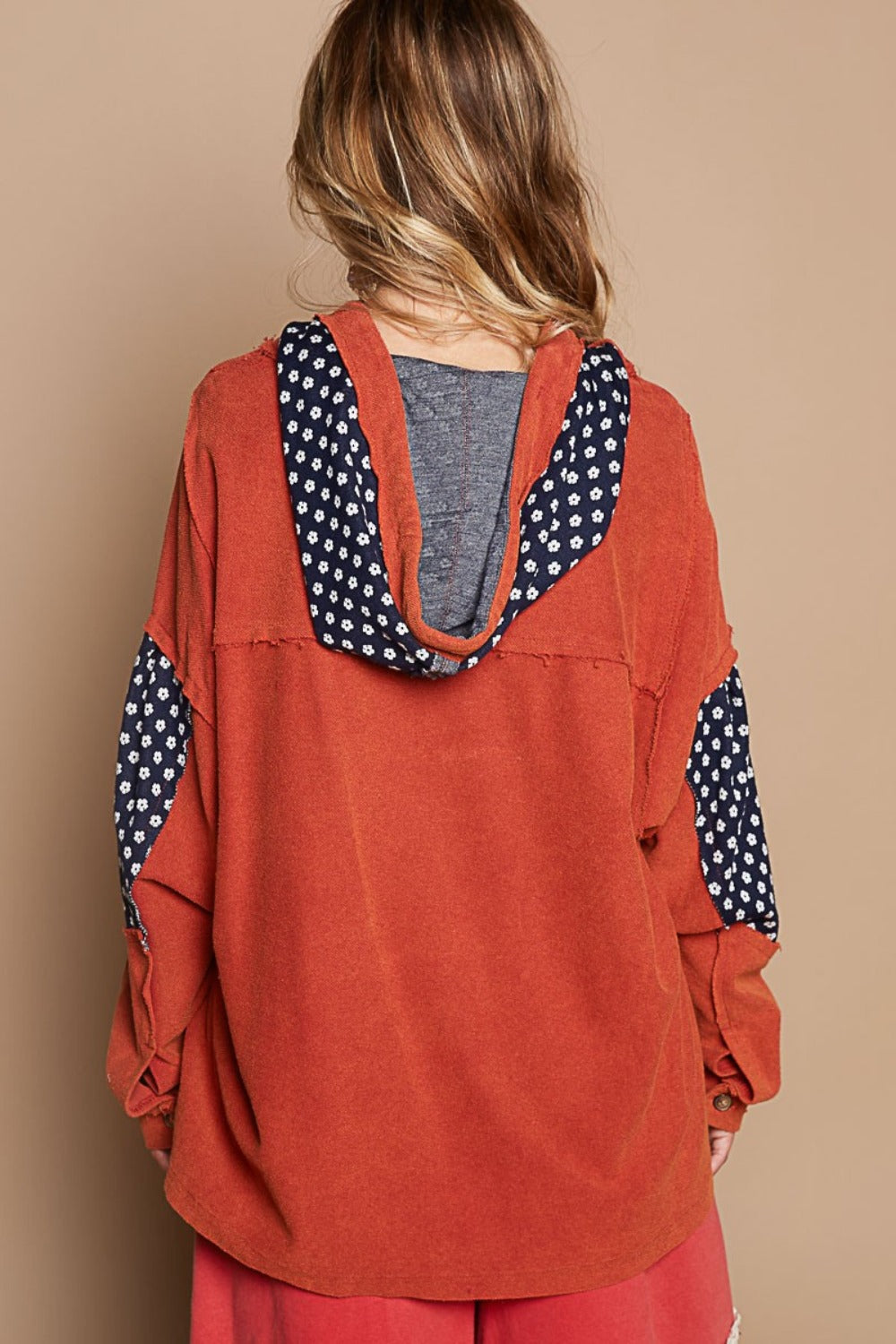 Stilla | Hættebluse French Terry Med Rå Kant Pol Star Patchwork