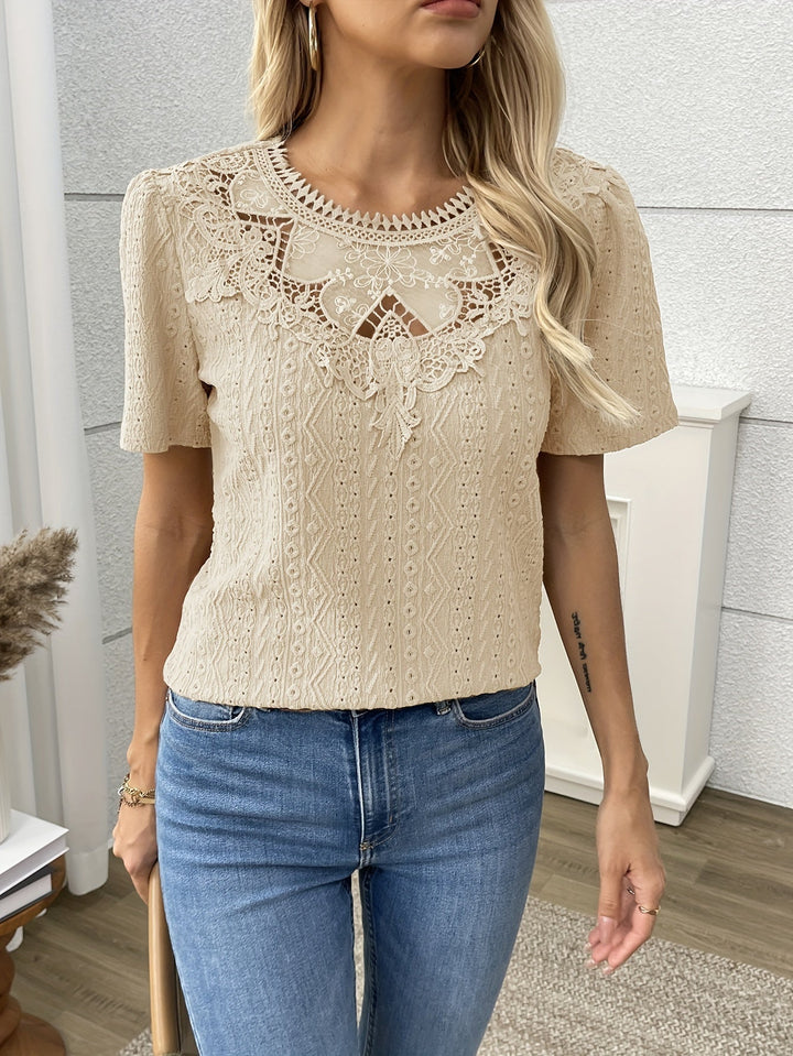 Stilla | Blonde Bluse Elegant Sommerbluse Med Korte Ærmer, Rund Halsudskæring, Let Og Åndbar