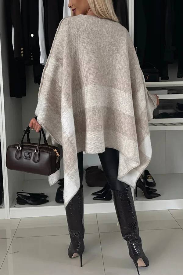 Stilla | Bred Skåret Rude Strik Poncho, Ro og Elegant, Med Batwing Ærmer i Farveblokering