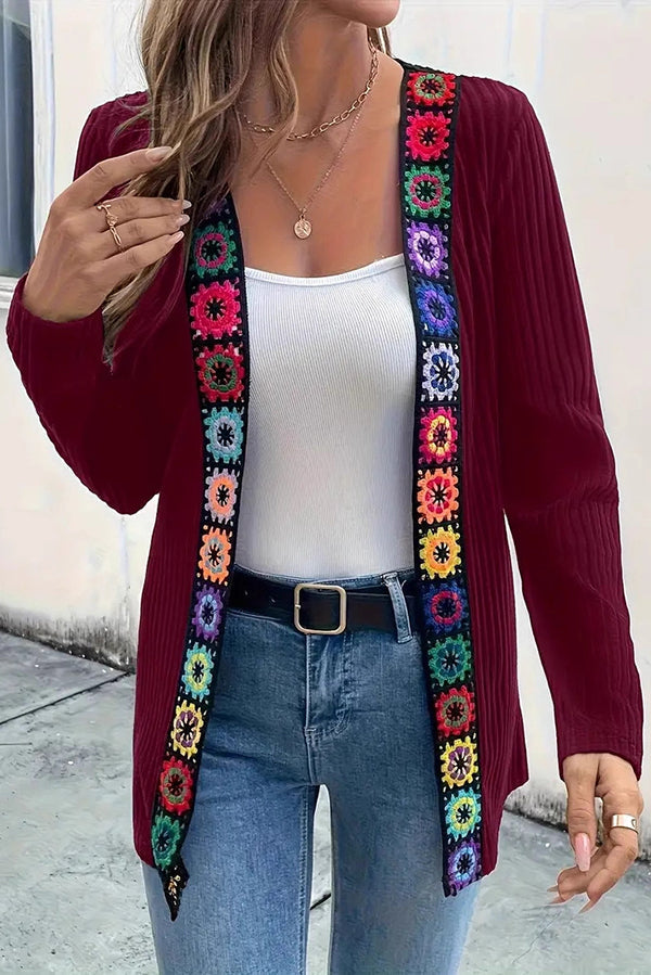 Stilla | Strikcardigan med blomsterkant og lange ærmer