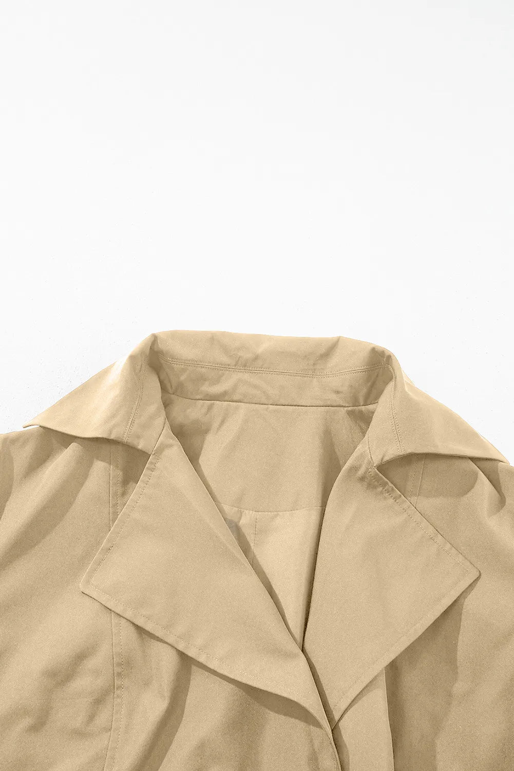 Stilla | Trenchcoat Med Lange Ærmer, Krave og Bindebelt Samt Knapper