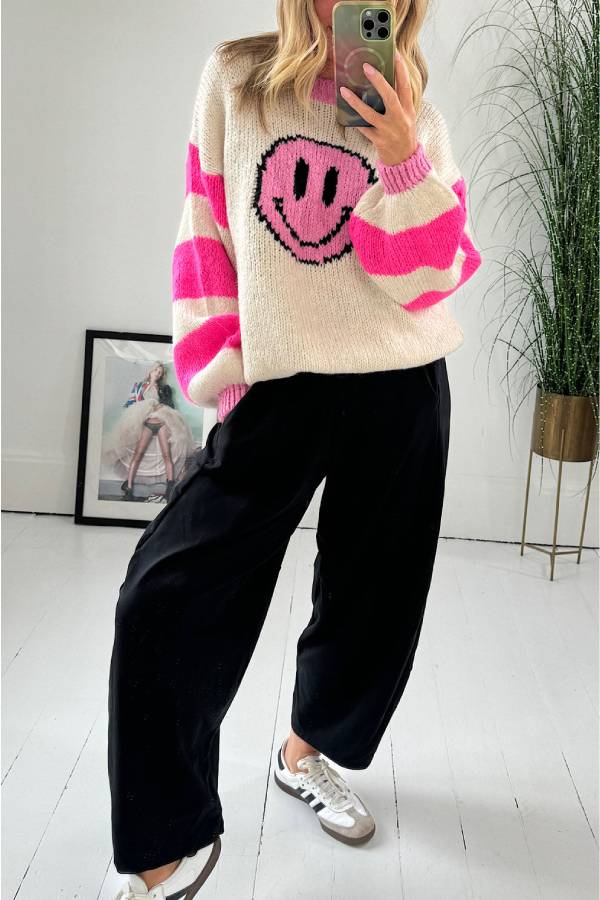 Stilla | Positivitet Og Varme Løs Pullover Fra Happy Face Strik I Kontrastfarve