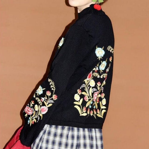 Stilla | Broderet blomsterpullover