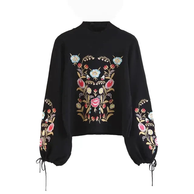Stilla | Broderet blomsterpullover