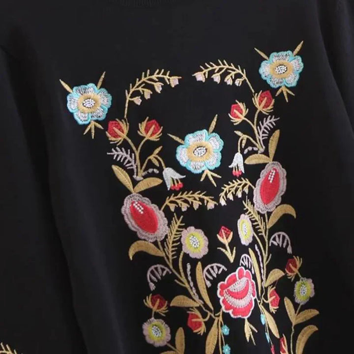 Stilla | Broderet blomsterpullover