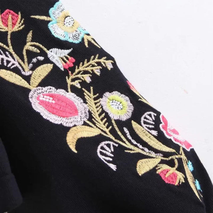 Stilla | Broderet blomsterpullover