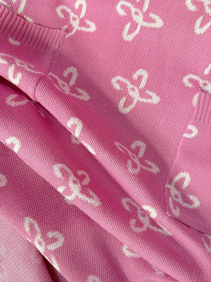 Stilla | Skøn Strikkjole Med Blomsterprint Bodycon Snit, Puffede Ærmer, Rund Halsudskæring