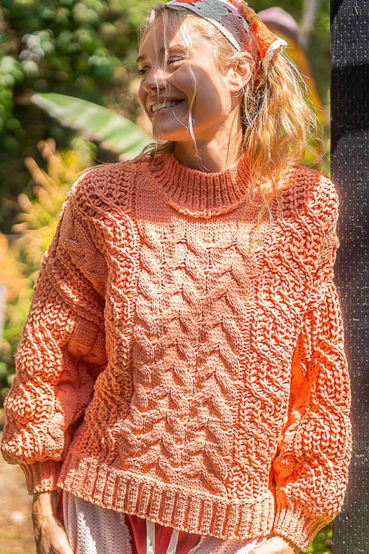 Stilla | Pullover med høj krave og kabeltwisted strik