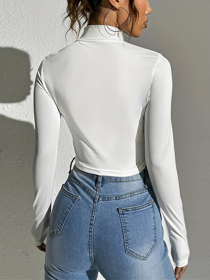 Stilla | Ribbet Cropped T-shirt Med Lynlås Foran
