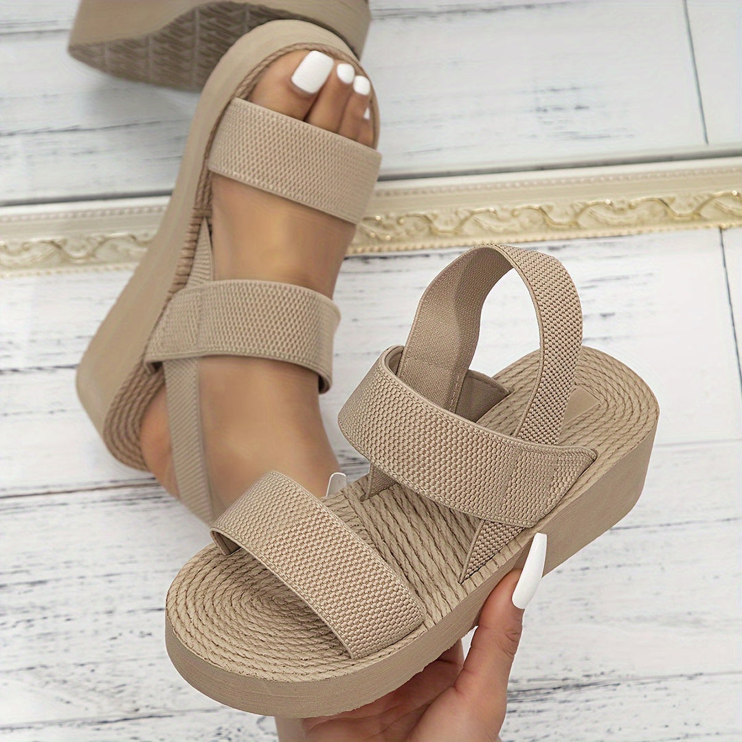 Stilla | Dame Beige Sandaler Med Kilehæle, Åben Tå Og Komfortabel Ankelrem