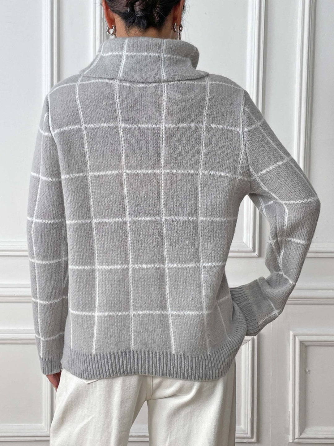 Stilla | Pullover med høj hals og lange ærmer med hjerteformet ternet mønster