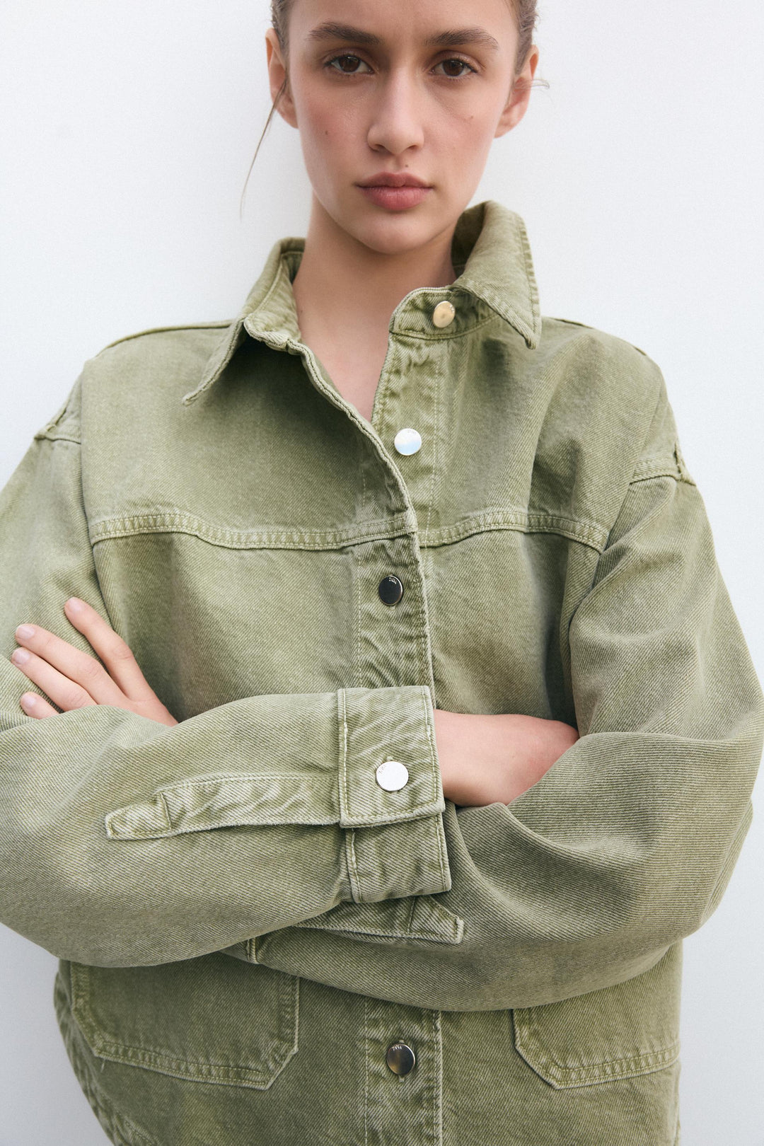 Stilla | Klassisk Khaki Denim Jakke til Hverdagens Stil