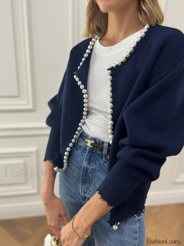Stilla | Strik Cardigan med Perle Dekorationer og Flosset Kant