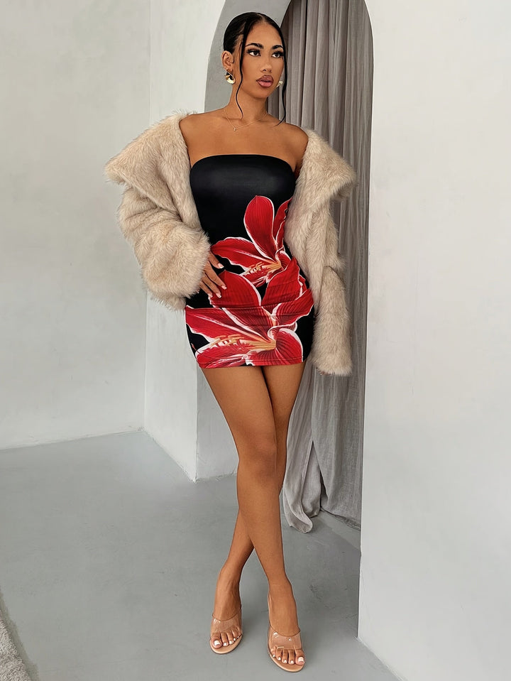 Stilla | Blomster Bodycon Kjole Med Bar Skulder