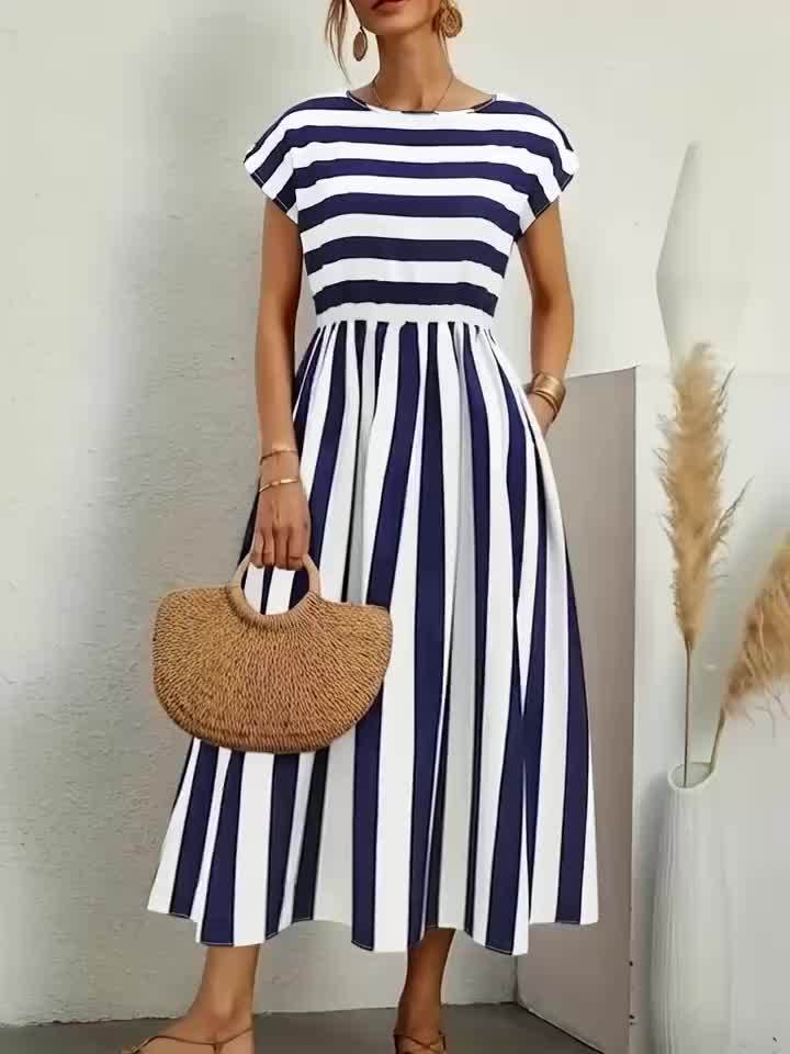 Stilla | A-Line Kjole Striber Navy Blue & Hvid Korte Ærmer Høj Talje